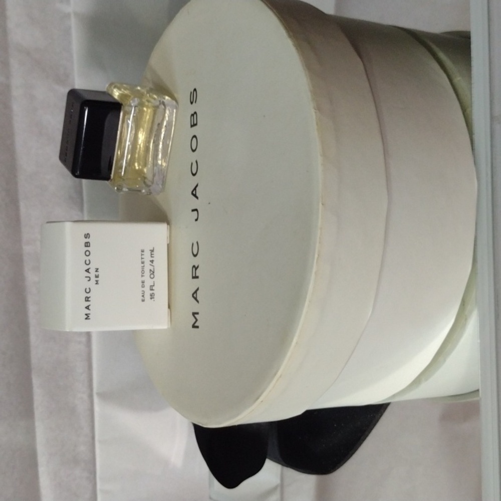 MARC JACOBS 🎁 Perfume, 2 Eau de Toilette, Perfumed Lotion, Permanent Case NWT - Picture 3 of 11